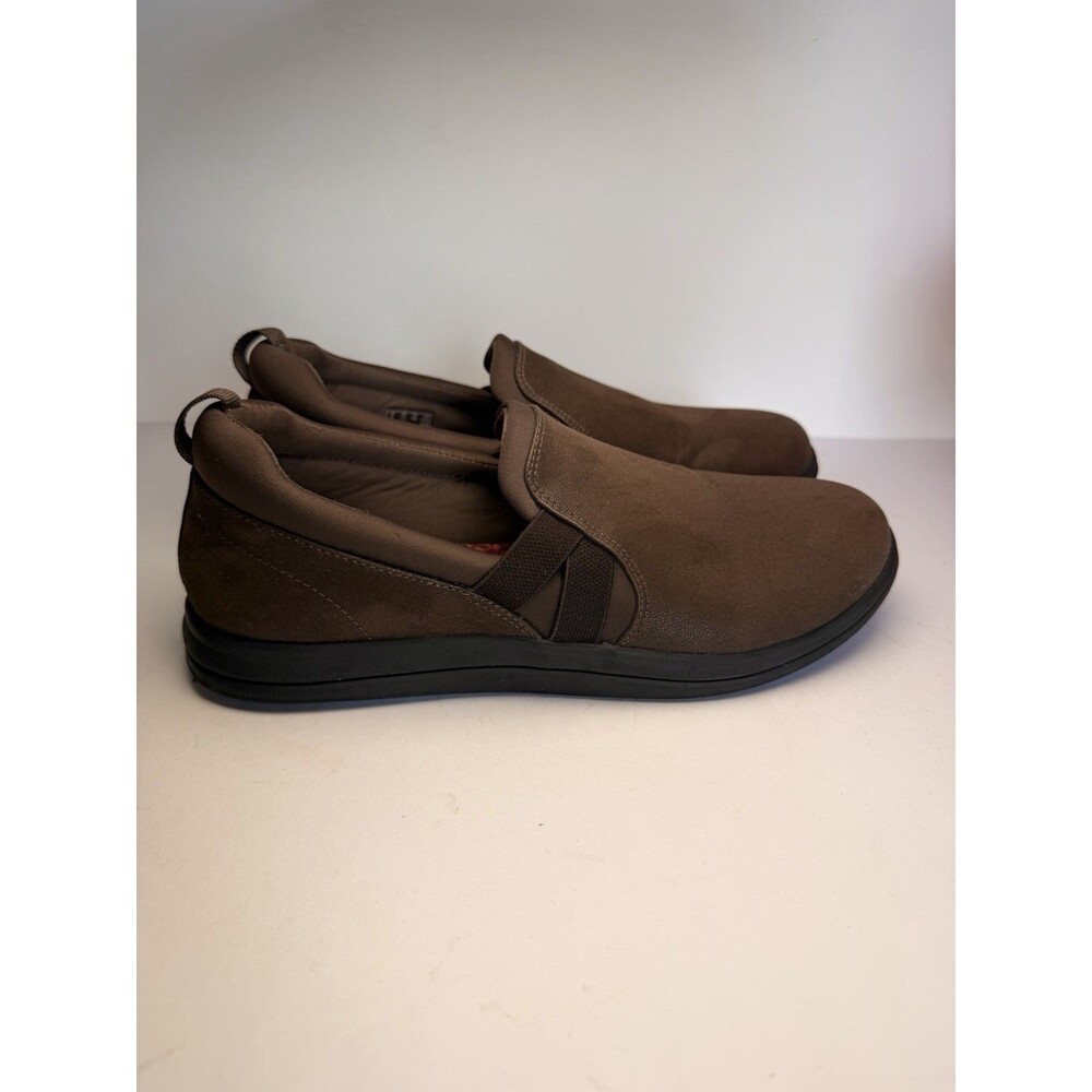 Clarks Collection Womens Brown Slip On Loafers Size 7.5 W Wide Comfort Shoes